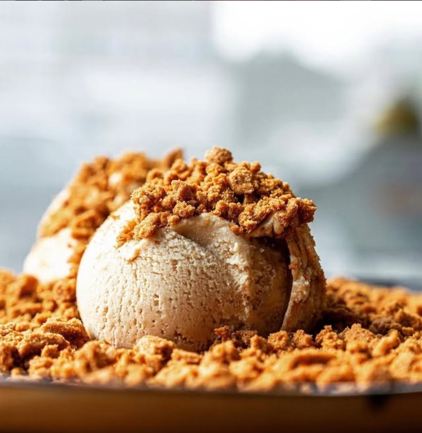 Romige gelato met speculooskruim