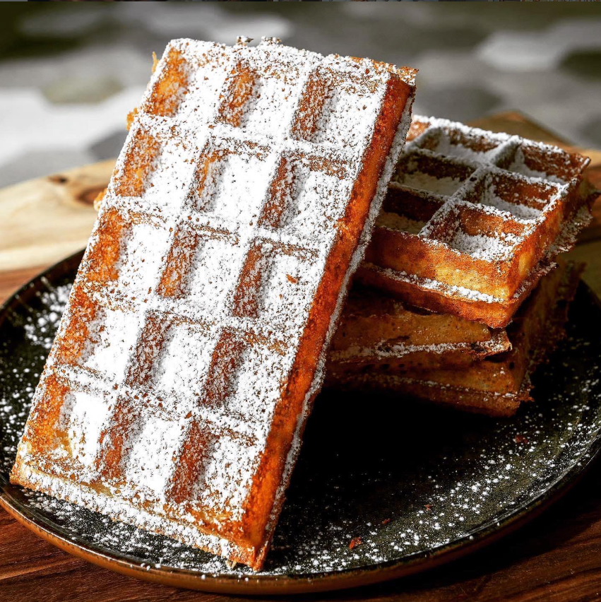 Verse wafels met poedersuiker
